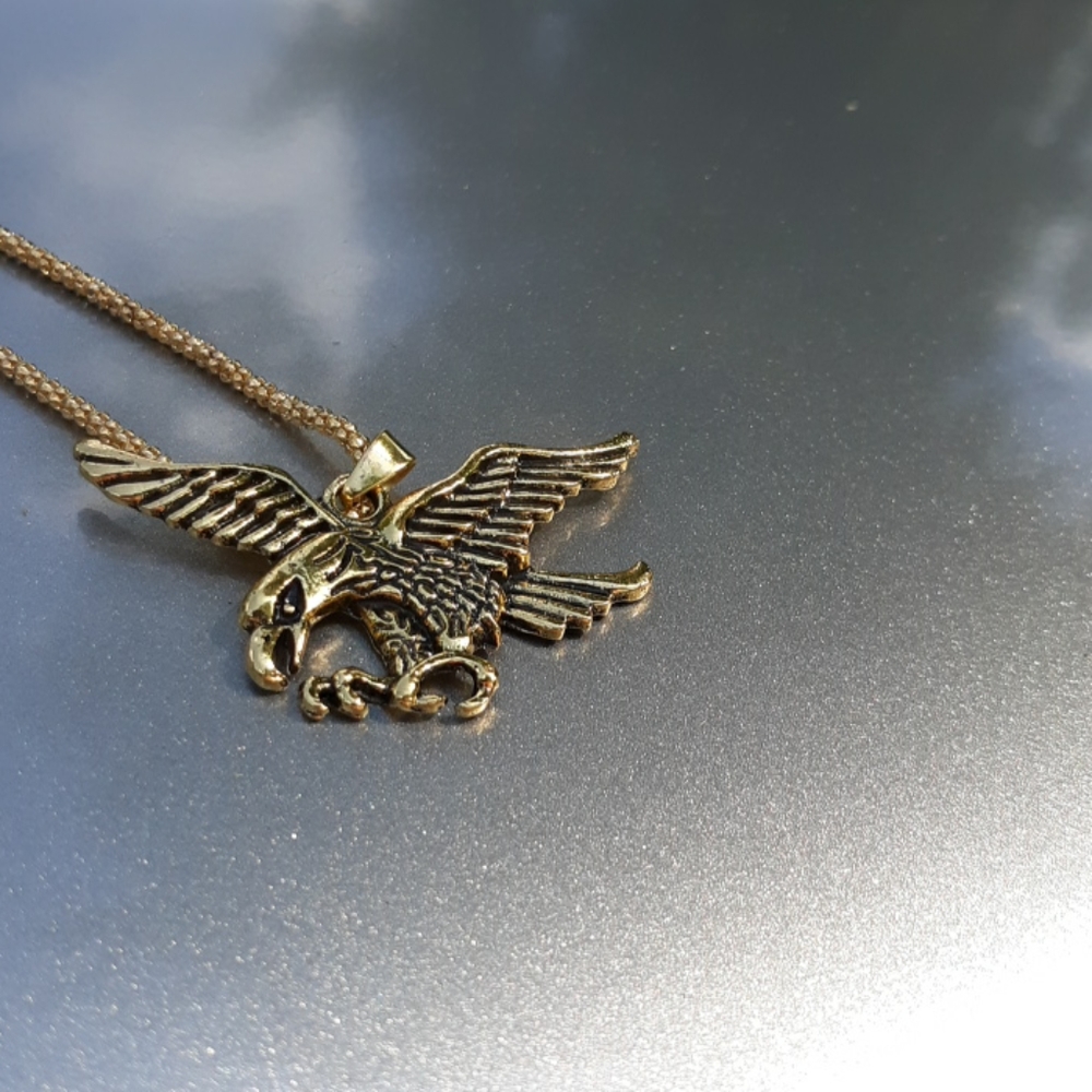 18kt gold plated stainless steel eagle necklace.